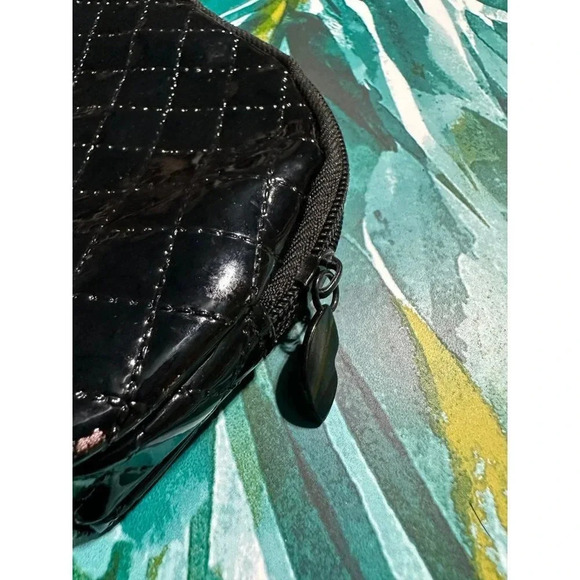 Small Black Shiny Makeup bag - Picture 3 of 7
